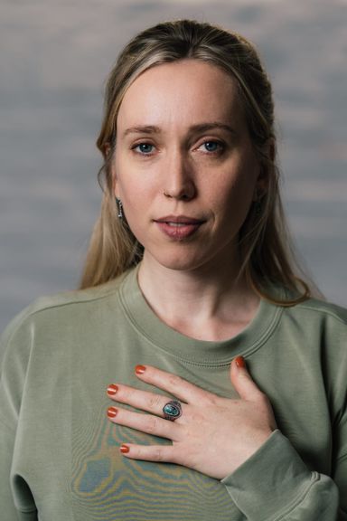 alba emoting Johanna Bernhardt Emotion 6